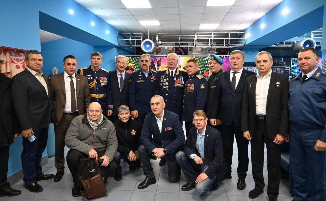 Айрат Гибатдинов принял участие в церемонии вручения Боевых знамен 328-й, 337-й, 345-й, 1180-артиллерийский и 2-й зенитно-ракетный полки 104-й гвардейской десантно-штурмовой дивизии