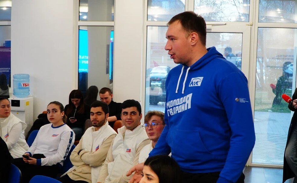 Виталий Назаренко в рамках поездки в регион встретился с активистами регионального отделения Общероссийского патриотического сообщества «Движение первых»