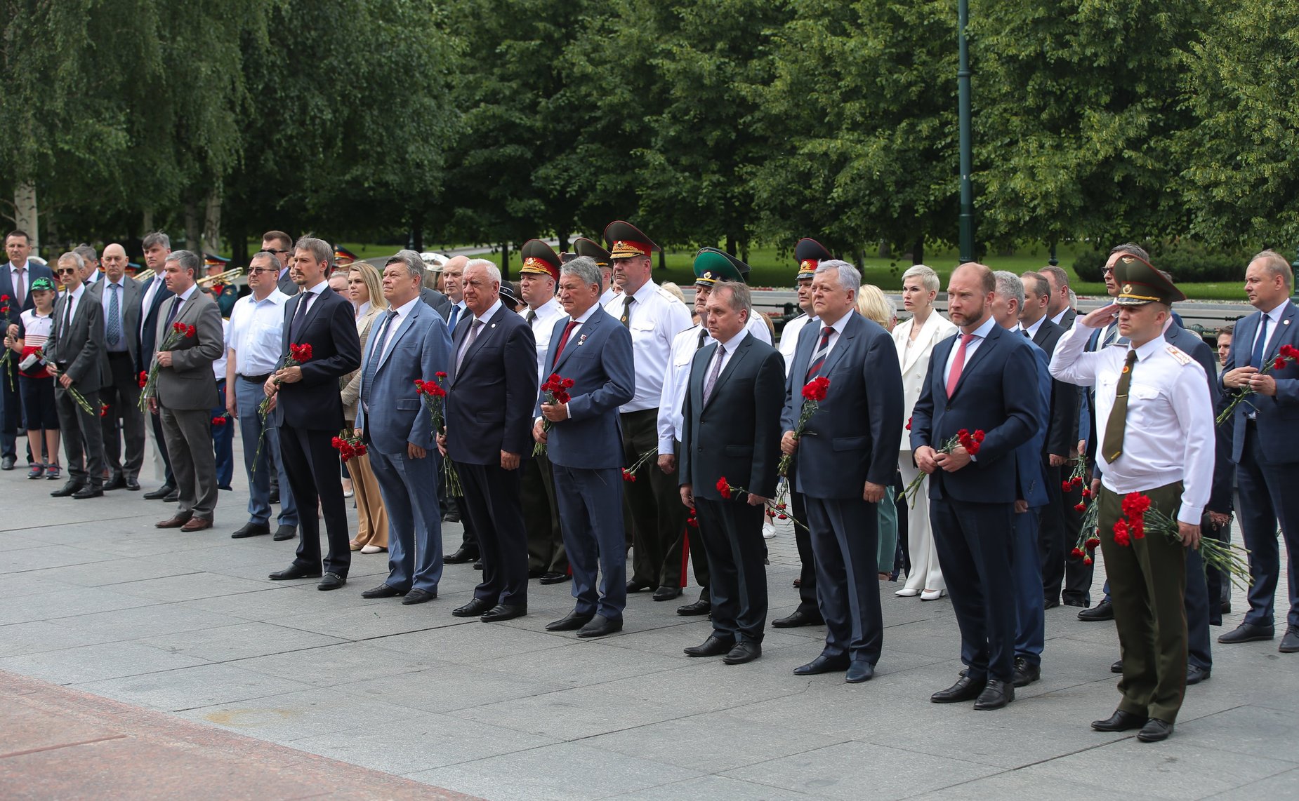 Участие сенаторов РФ в торжественной церемонии возложения венка от Посольства Республики Беларусь в РФ к Могиле неизвестного Солдата и цветов к мемориалам Город-Герой Минск и Брестская Крепость — Герой