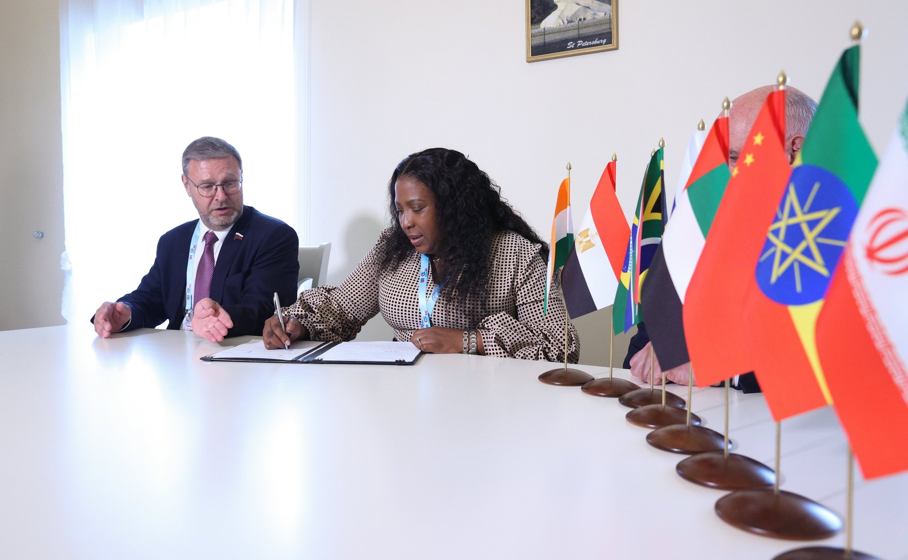 Церемония подписания Протокола к меморандуму о взаимопонимании на полях Х Парламентского форума БРИКС. ЮАР