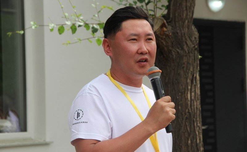 Баир Жамсуев принял участие в открытии галереи Жигжита Баясхаланова