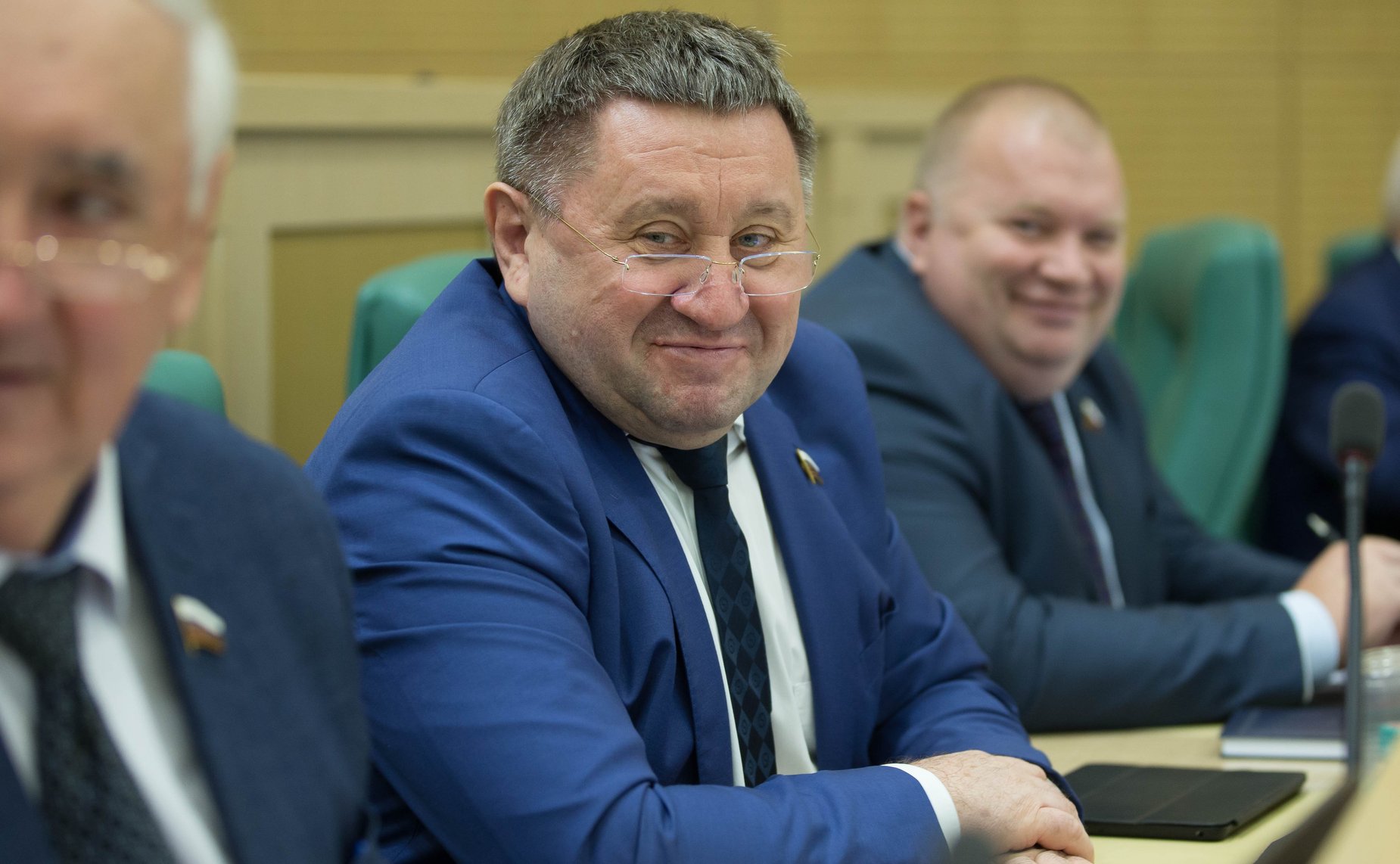 В зале заседания