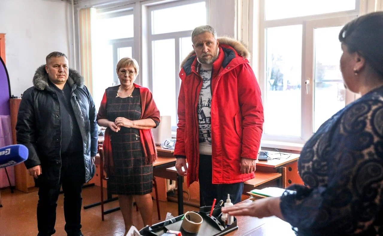 Денис Гусев в ходе работы в регионе посетил сельское поселение Коткино Заполярного района