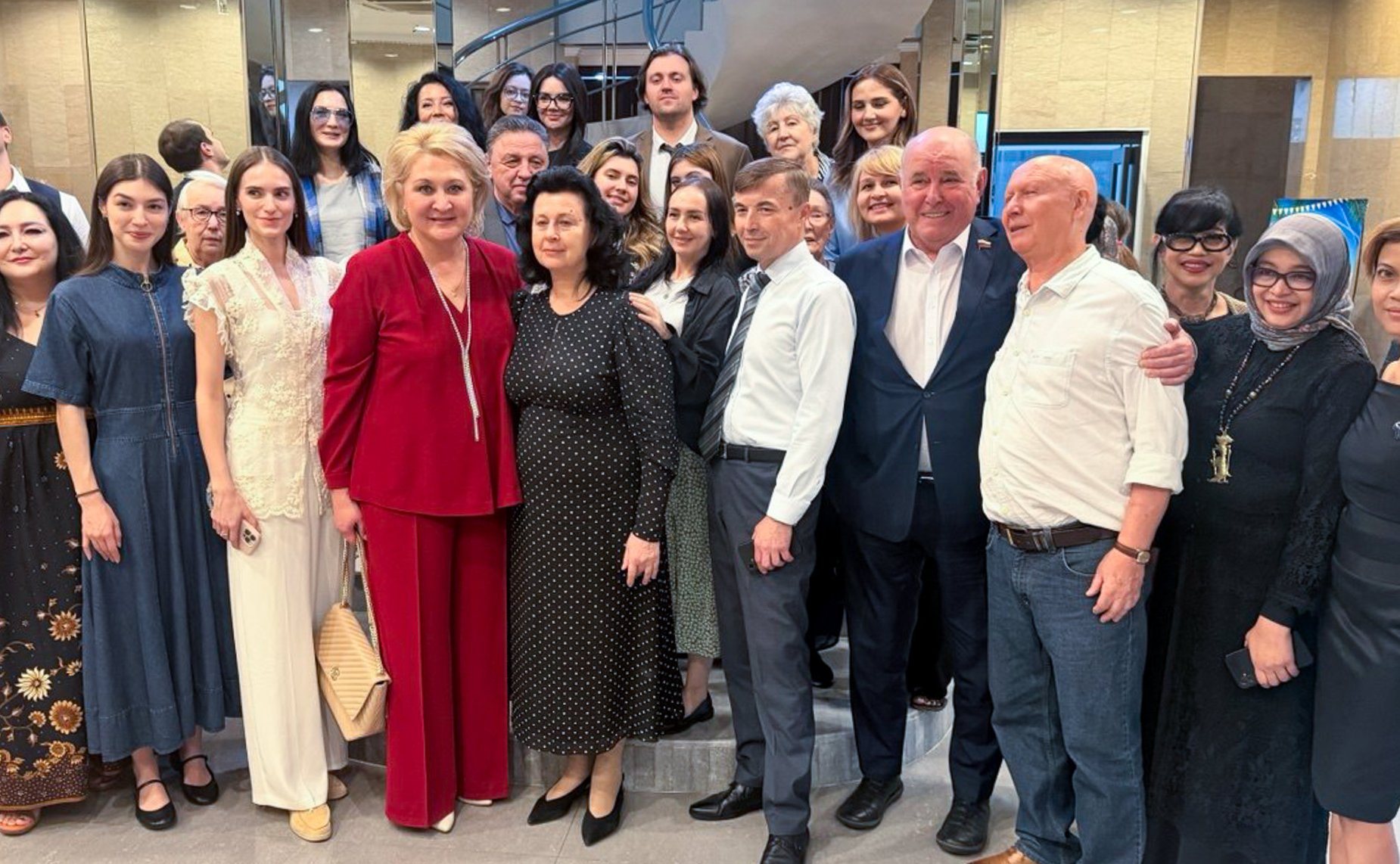 Российские парламентарии встретились с председателем Первой Комиссии Совета народных представителей Республики Индонезии Утутом Адианто и с российскими соотечественниками в Российском центре науки и культуры