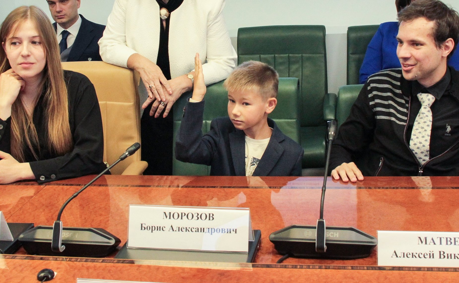 Валерий Радаев наградил победителей седьмого Всероссийского школы-конкурса «Портрет твоего края» 2023 года из Саратовской области и г. Москвы