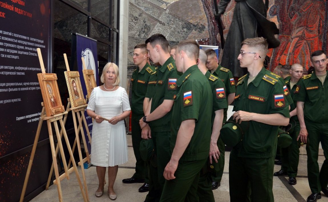 По инициативе Сергея Колбина была организована выставка «Небесные покровители Армии и Флота России»