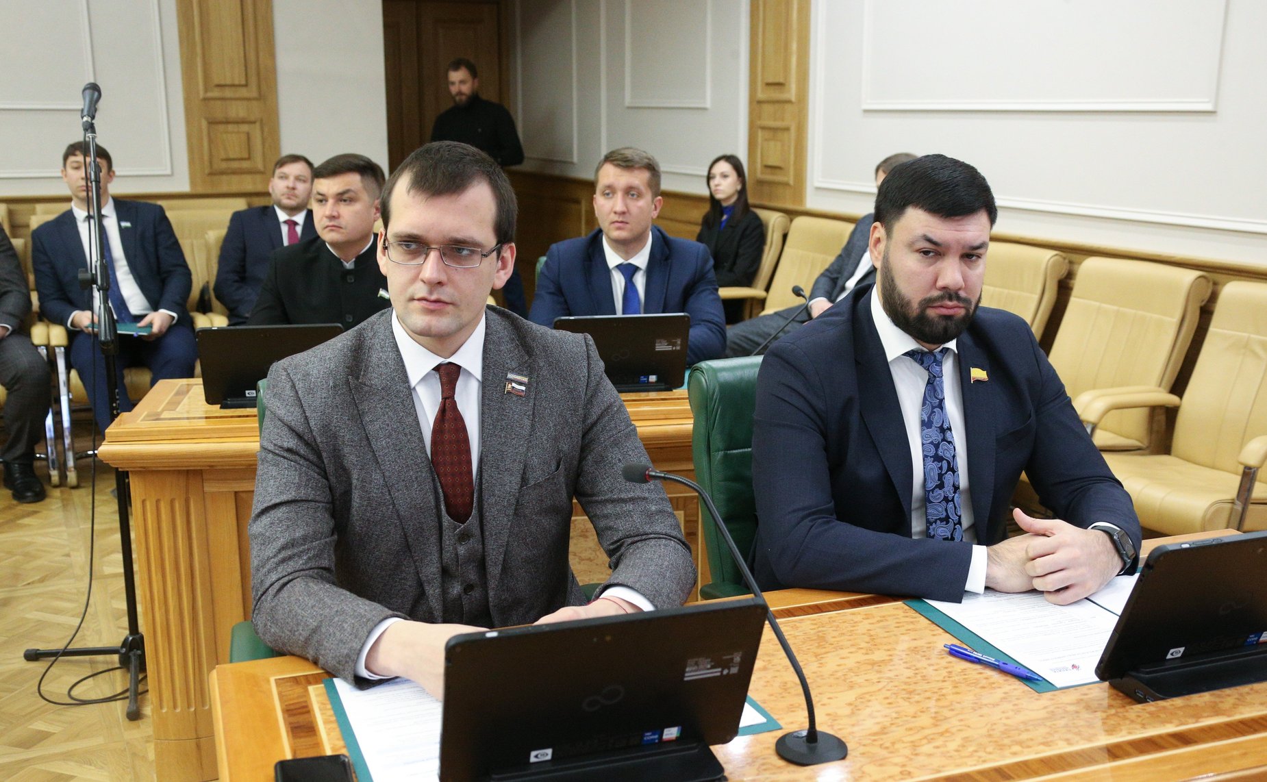 Первый заместитель председателя Комитета СФ по социальной политике Александр Варфоломеев провел встречу молодых парламентариев на тему «Время созидать. Молодежь как основа нового мира»