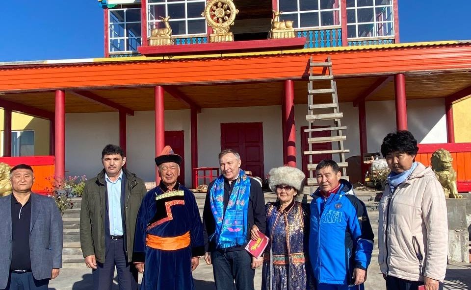 Александр Варфоломеев посетил социальные объекты в селах Республики Бурятия