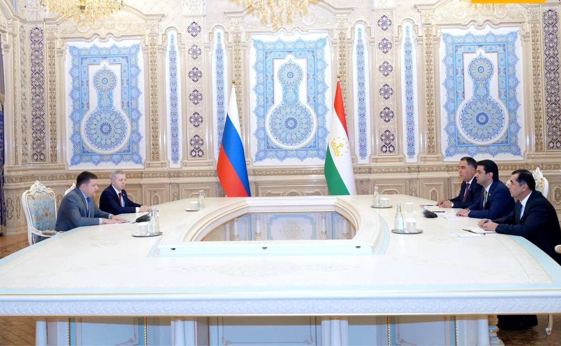 Заместитель Председателя Совета Федерации Николай Журавлев встретился с Председателем Маджлиси милли Маджлиси Оли Республики Таджикистан Рустами Эмомали