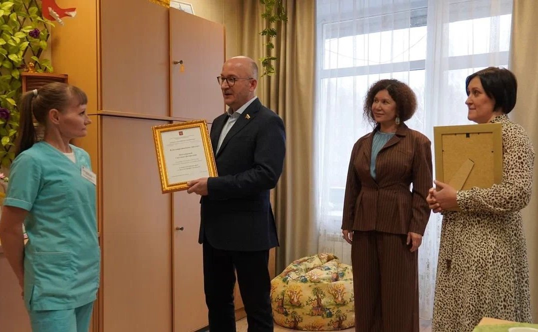 Олег Цепкин посетил копейский Геронтологический центр