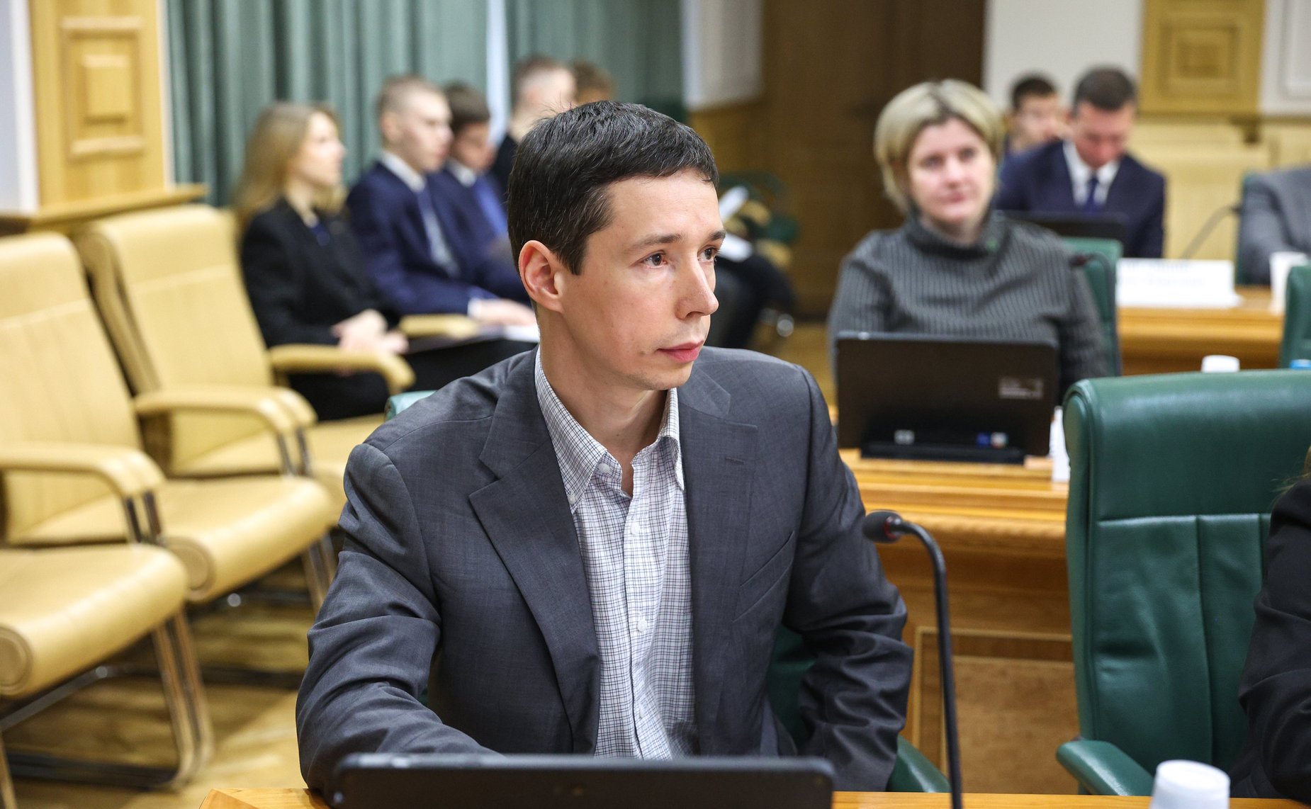 Круглый стол на тему «Особый порядок привлечения к административной ответственности судей и иных должностных лиц, выполняющих определенные государственные функции»