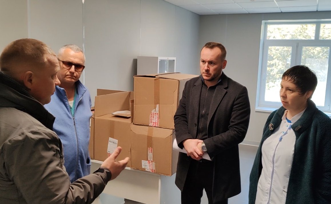 Игорь Кастюкевич посетил Скадовскую центральную районную больницу и передал расходные материалы для лечения пациентов с травмами
