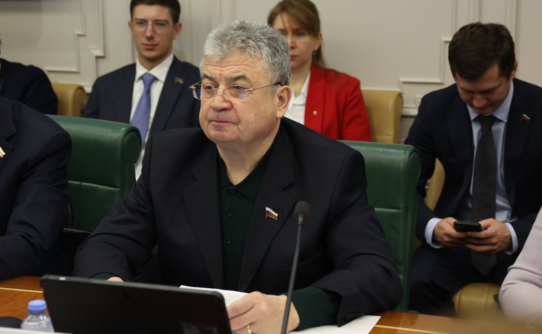 Геннадий Емельянов