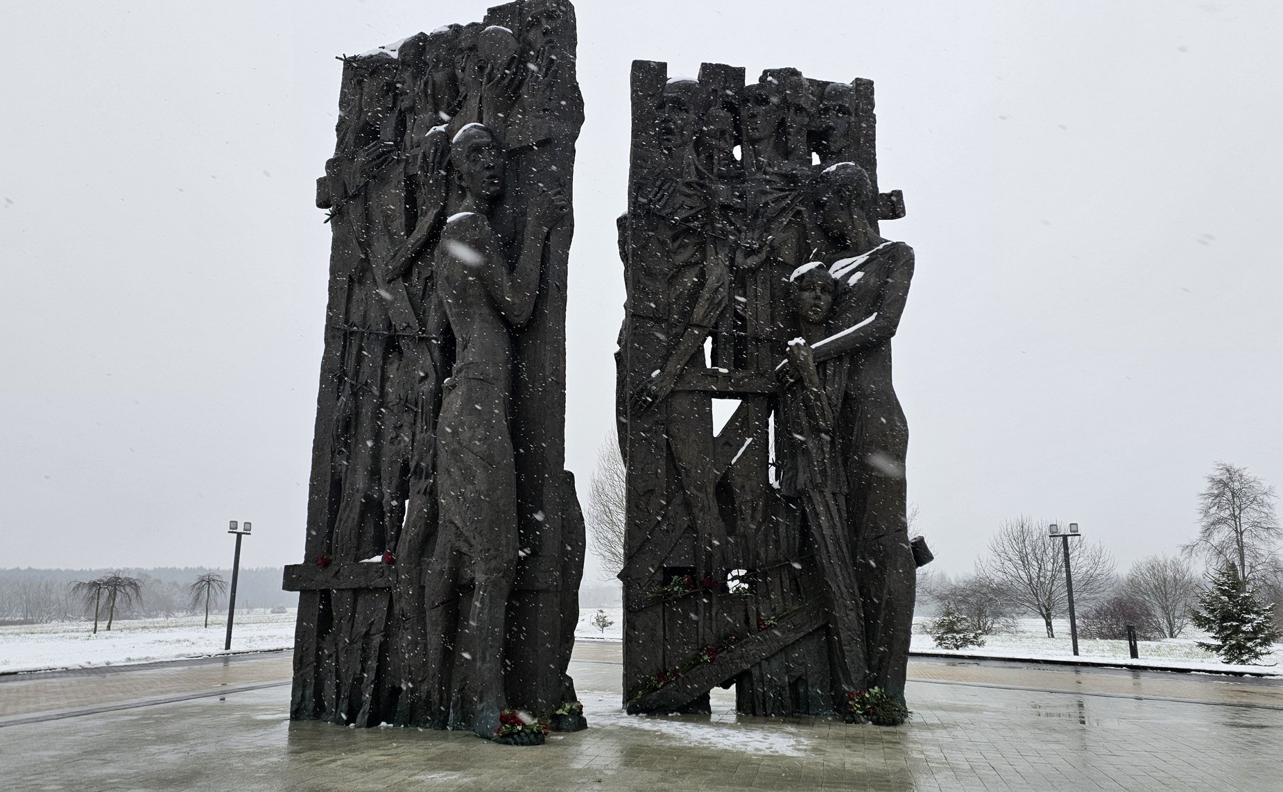 Участники посетили мемориальной комплекс «Тростенец» и возложили цветы