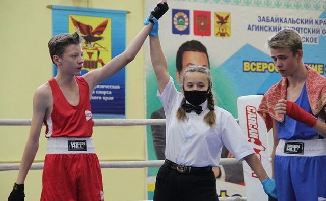 Баир Жамсуев в ходе своей рабочей поездки по региону, принял участие в церемонии торжественного открытия XVII Всероссийского соревнования по боксу