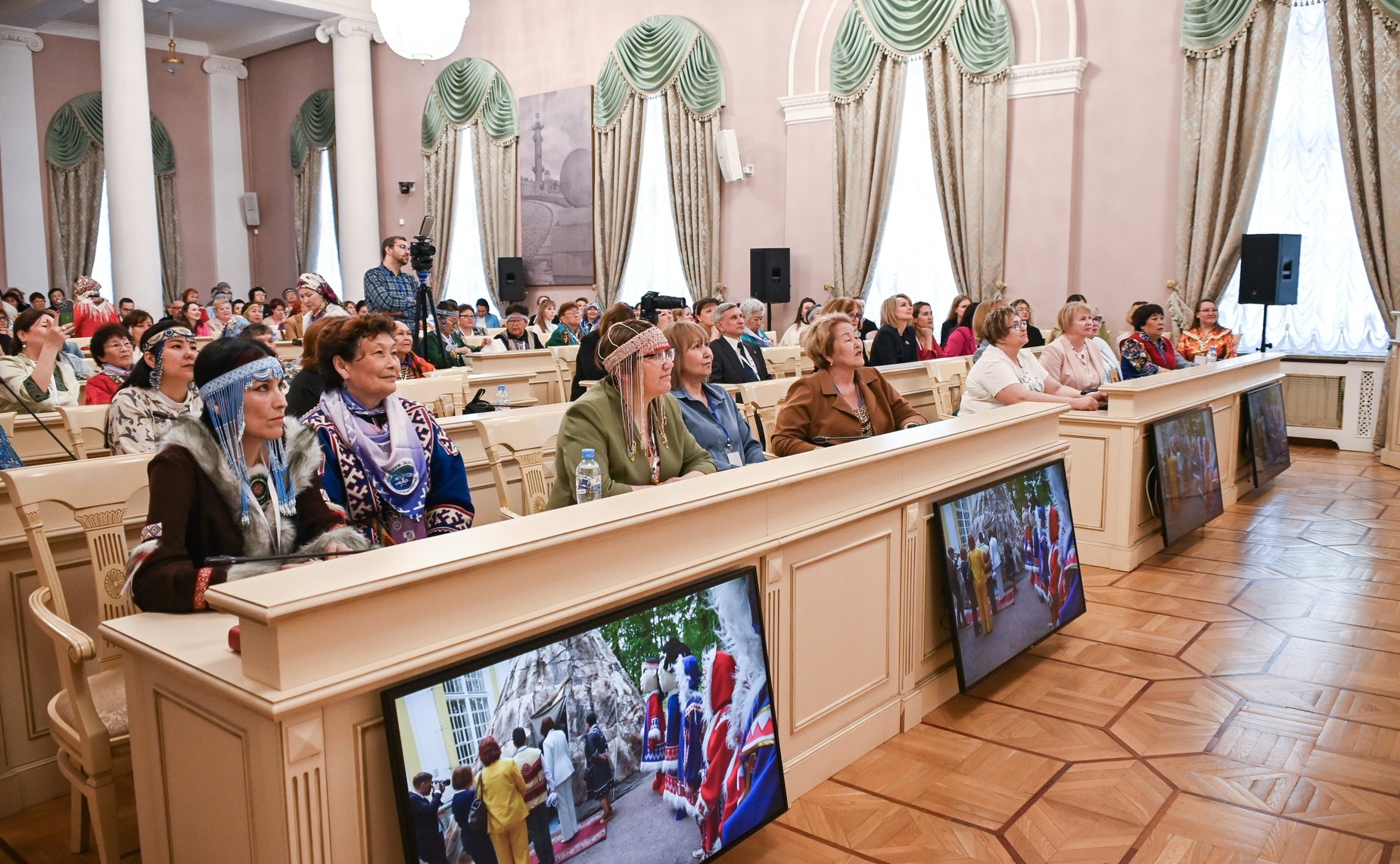 Галина Карелова выступила в ходестратегической сессии «Эффективные коммуникации как фактор успеха женщин Севера»