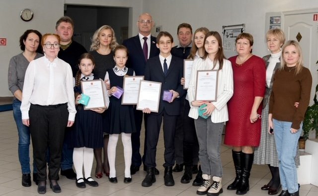 Владимир Круглый в ходе поездки в регион встретился с победителями детской творческой школы-конкурса «Портрет твоего края»