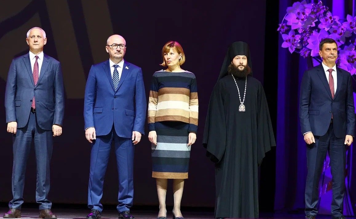 Олег Цепкин поздравил медицинских работников и ветеранов медсанчасти города Магнитогорска с юбилеем