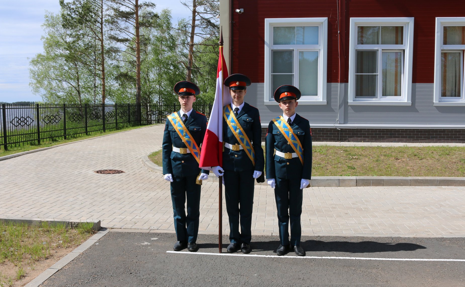 Ю. Воробьев поздравил кадетов школы «Корабелы Прионежья» с окончанием учебного года