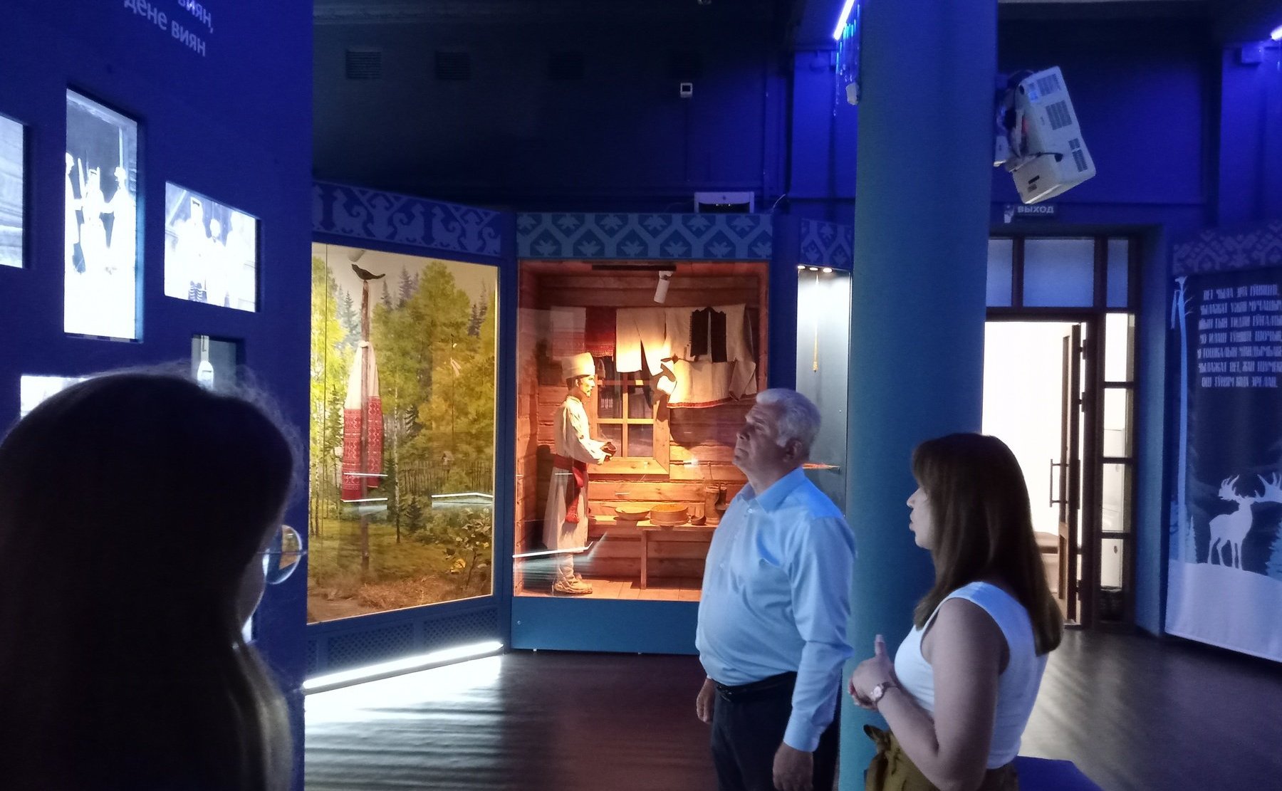 Сергей Мартынов посетил в Республике Марий Эл выставку Национального музея имени Т. Евсеева «Земля, рожденная небом»