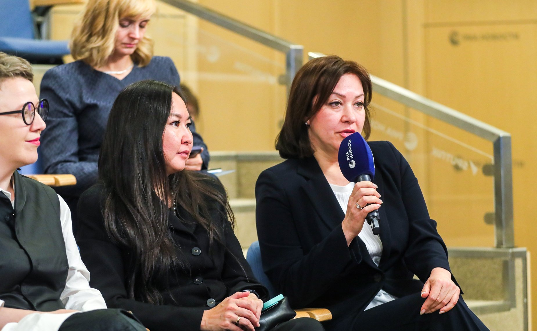 Круглый стол в онлайн-формате на тему «От идеи до практики: как женщины меняют легкую промышленность»