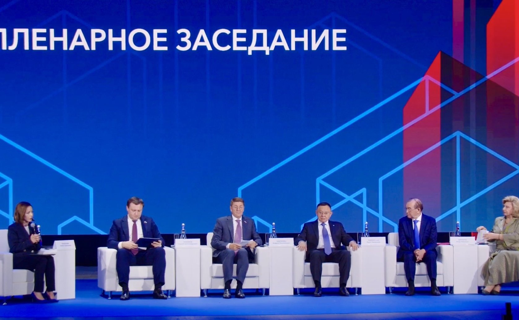 Председатель Комитета СФ по федеративному устройству, региональной политике, МСУ и делам Севера Андрей Шевченко выступил на Всероссийском форуме развития жилищно-коммунального хозяйства на тему «Совершенствование управления жилищным фондом»