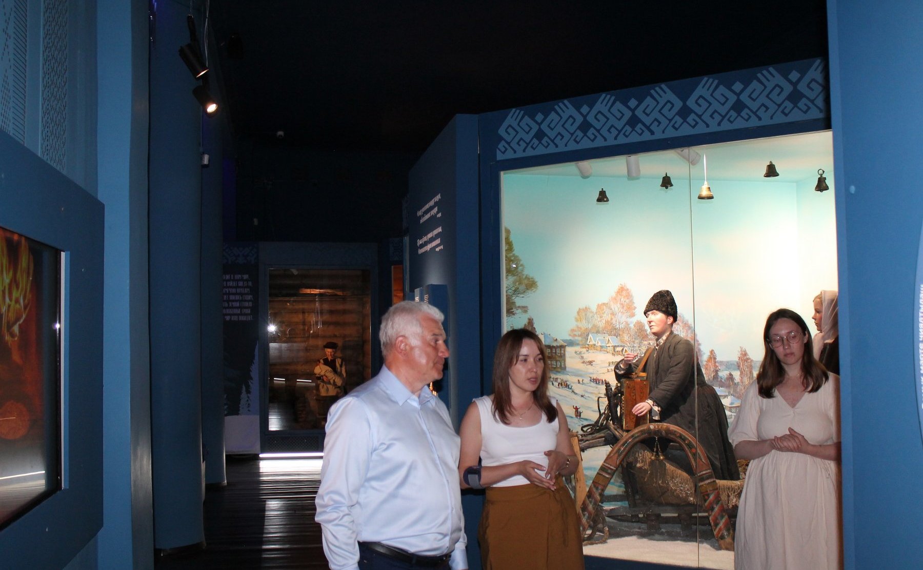 Сергей Мартынов посетил в Республике Марий Эл выставку Национального музея имени Т. Евсеева «Земля, рожденная небом»