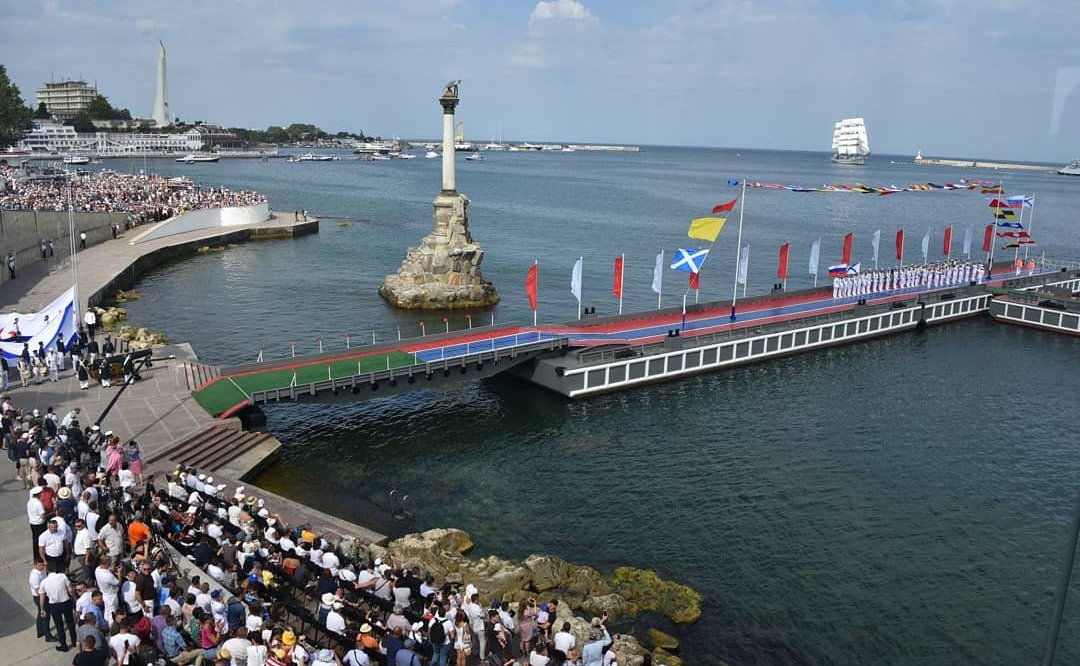 Е. Алтабаева приняла участие в прошедших в Севастополе торжественных мероприятиях в честь Дня Военно-Морского Флота