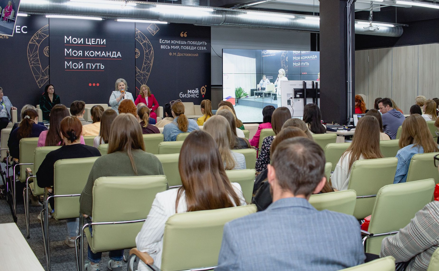 Елена Писарева в ходе поездки в регион приняла участие в экономическом форуме «Грани женского лидерства»