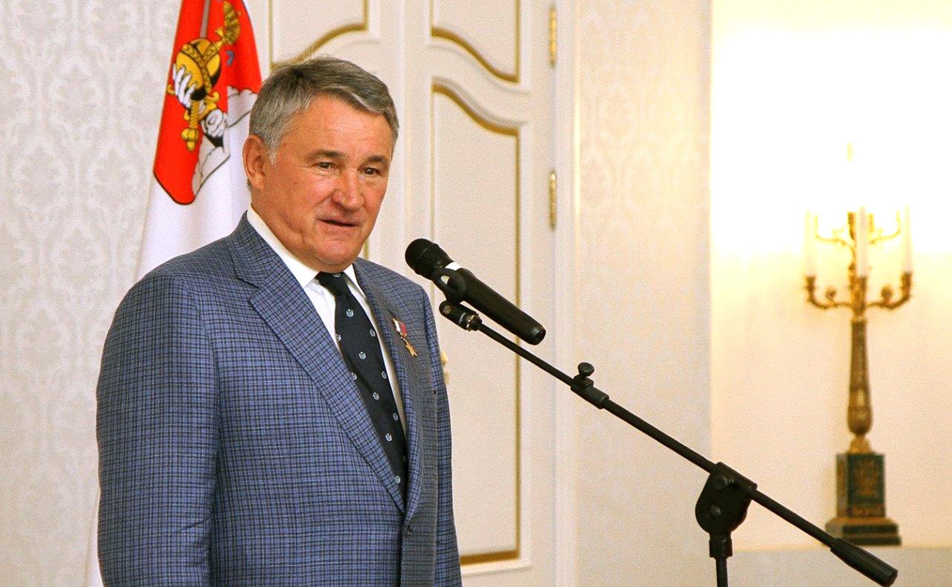 Ю. Воробьев вручил паспорта юным вологжанам