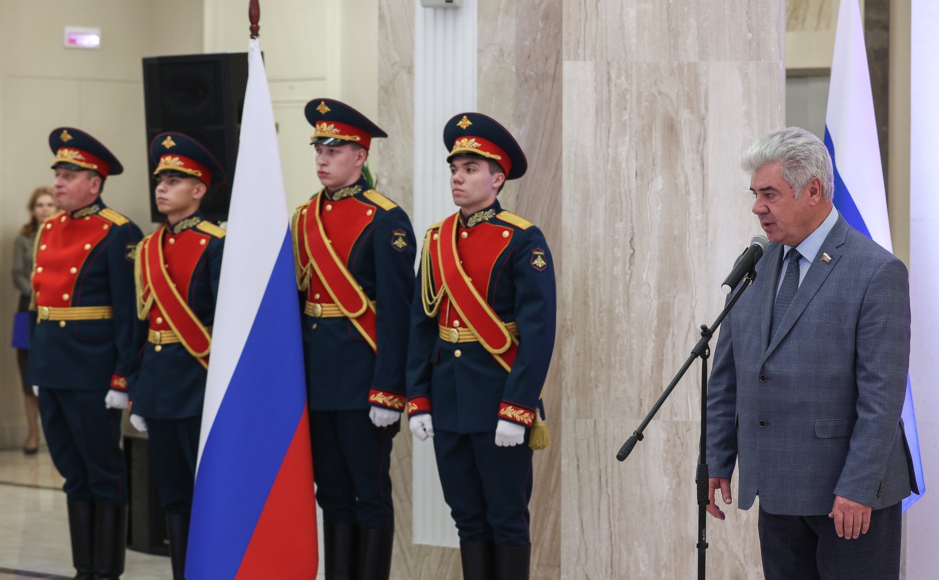 Торжественная церемония вручения паспортов граждан РФ 14-летним жителям Луганской Народной Республики и Херсонской области