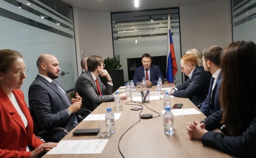 Александр Ролик вручил награды за проведение Восточного экономического форума