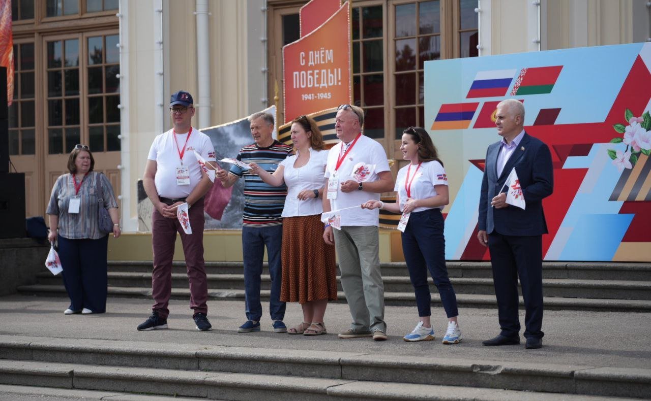 Участники проекта «Поезд Памяти» познакомились с основными достопримечательностями Санкт-Петербурга, посетили Государственный музей-заповедник «Петергоф» и Музей железных дорог России