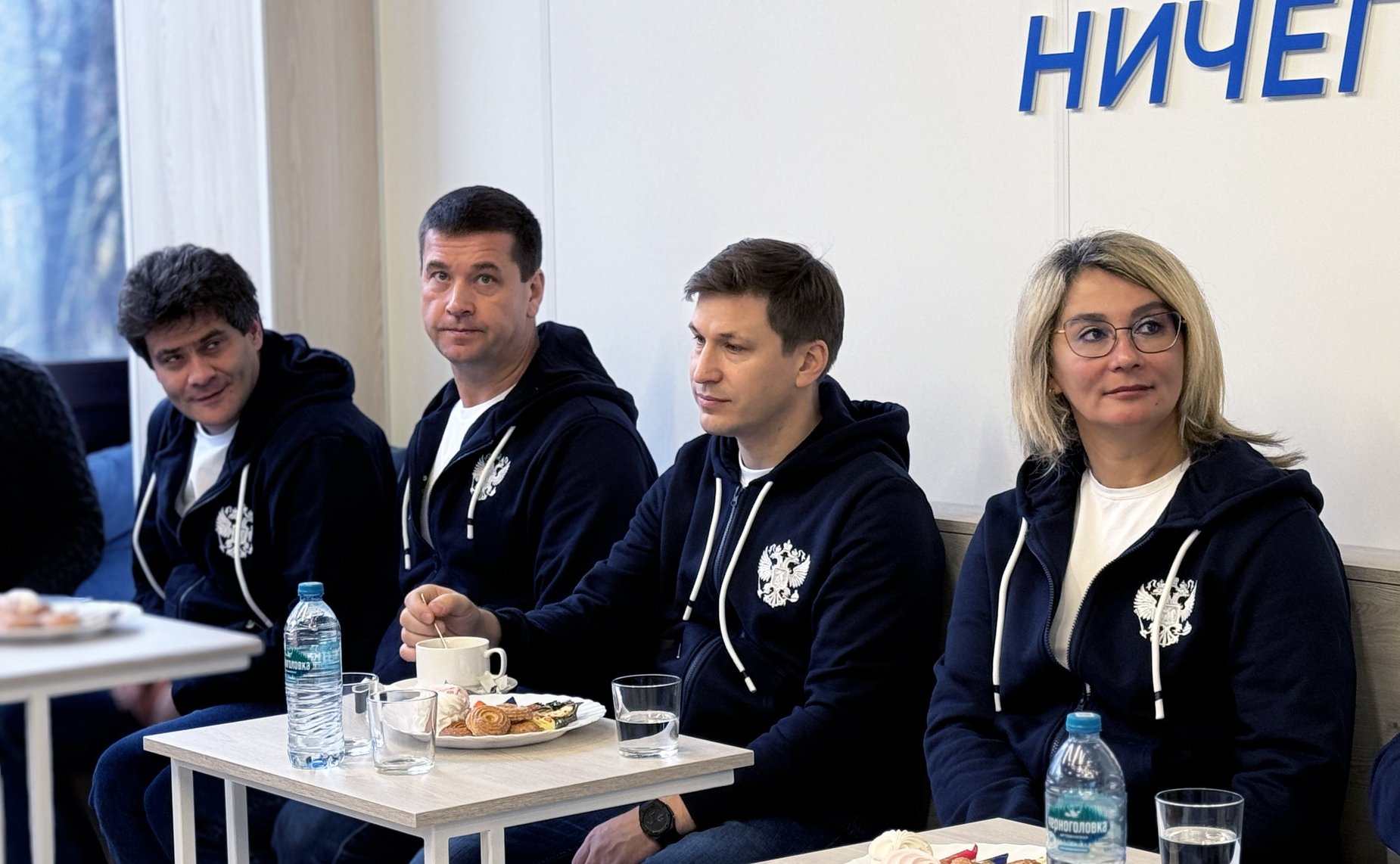 Сенаторы РФ провели встречу с представителями Фонда «Защитники Отечества» и посетили выставку «Мамино сердце»