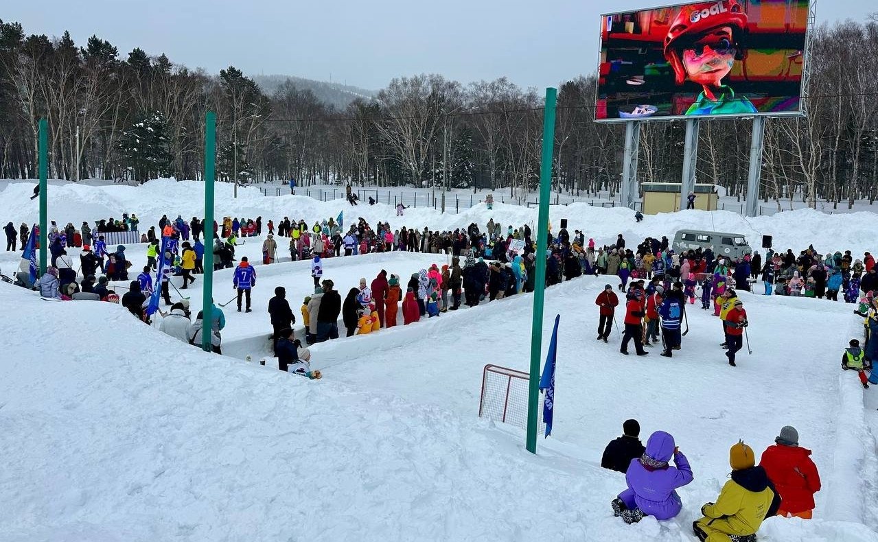 Андрей Хапочкин открыл соревнования «Хоккей в валенках»