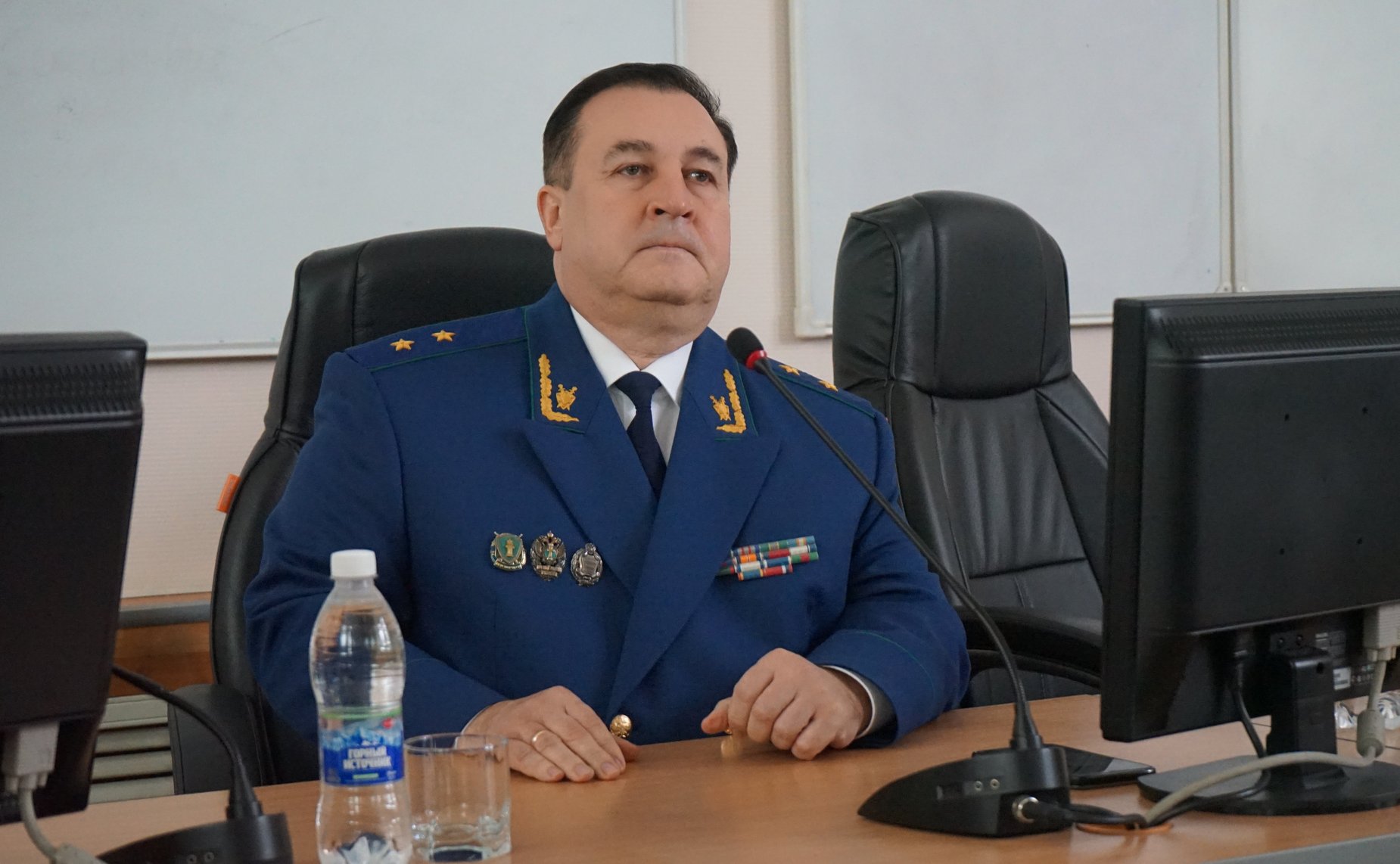 Владимир Полетаев провел встречу с наставляемыми школьниками городских лицеев № 1 и 6 Усть-Коксинской школы