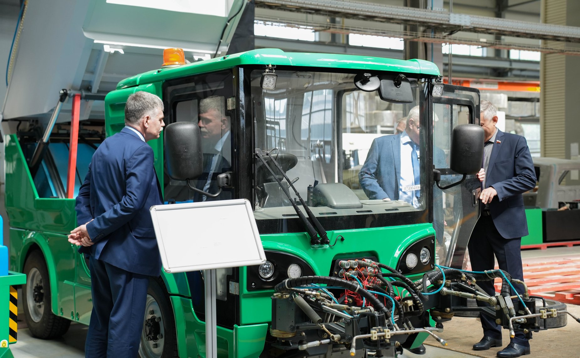 В рамках выездного заседания Комитета СФ по обороне и безопасности сенаторы посетили ряд социально значимых предприятий Свердловской области