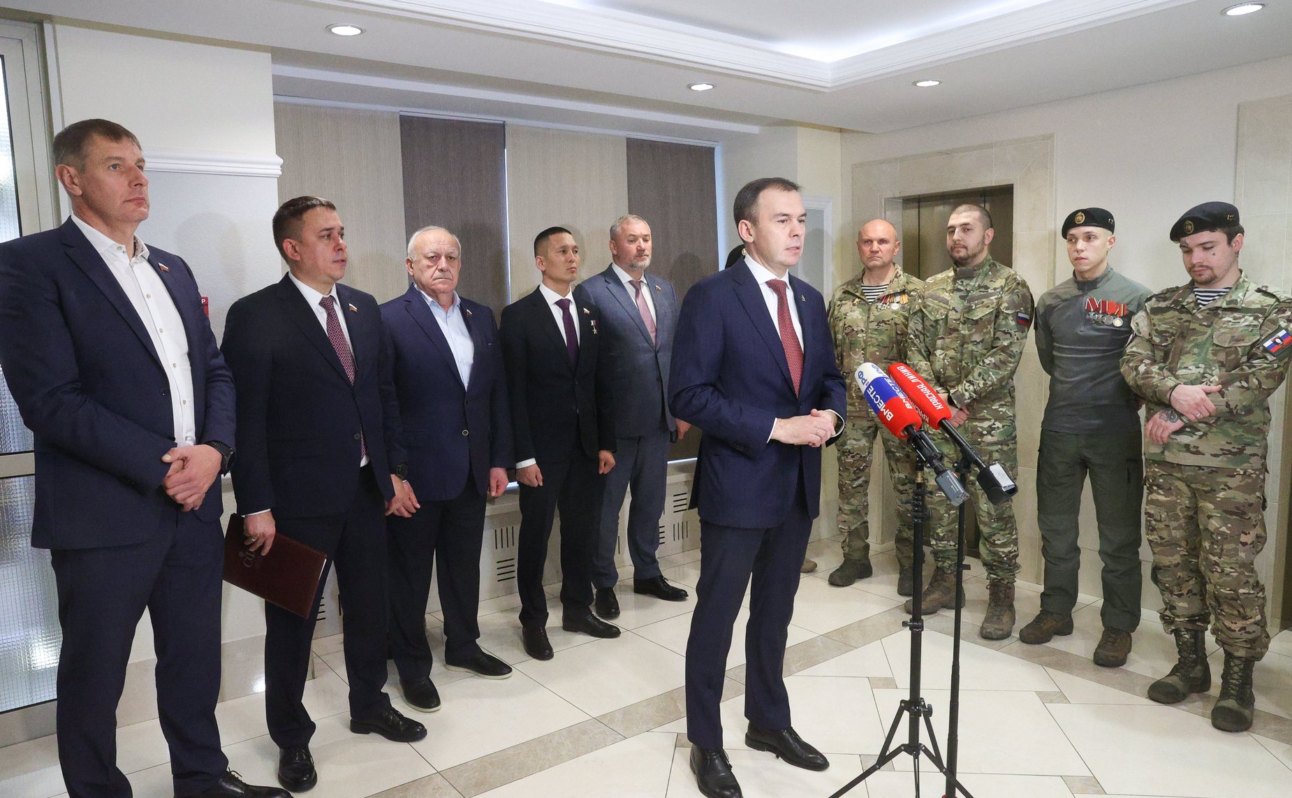 Торжественное награждение военнослужащих в рамках проведения открытия патриотической выставки фотографий военнослужащих Отдельной диверсионной штурмовой бригады «Ветераны»