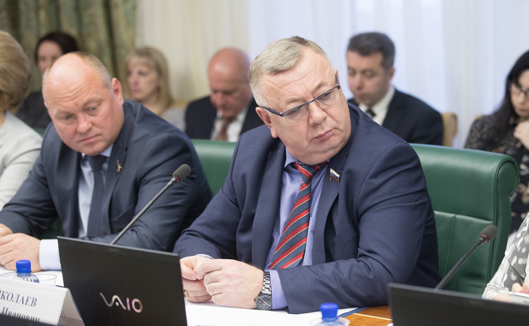 В. Николаев