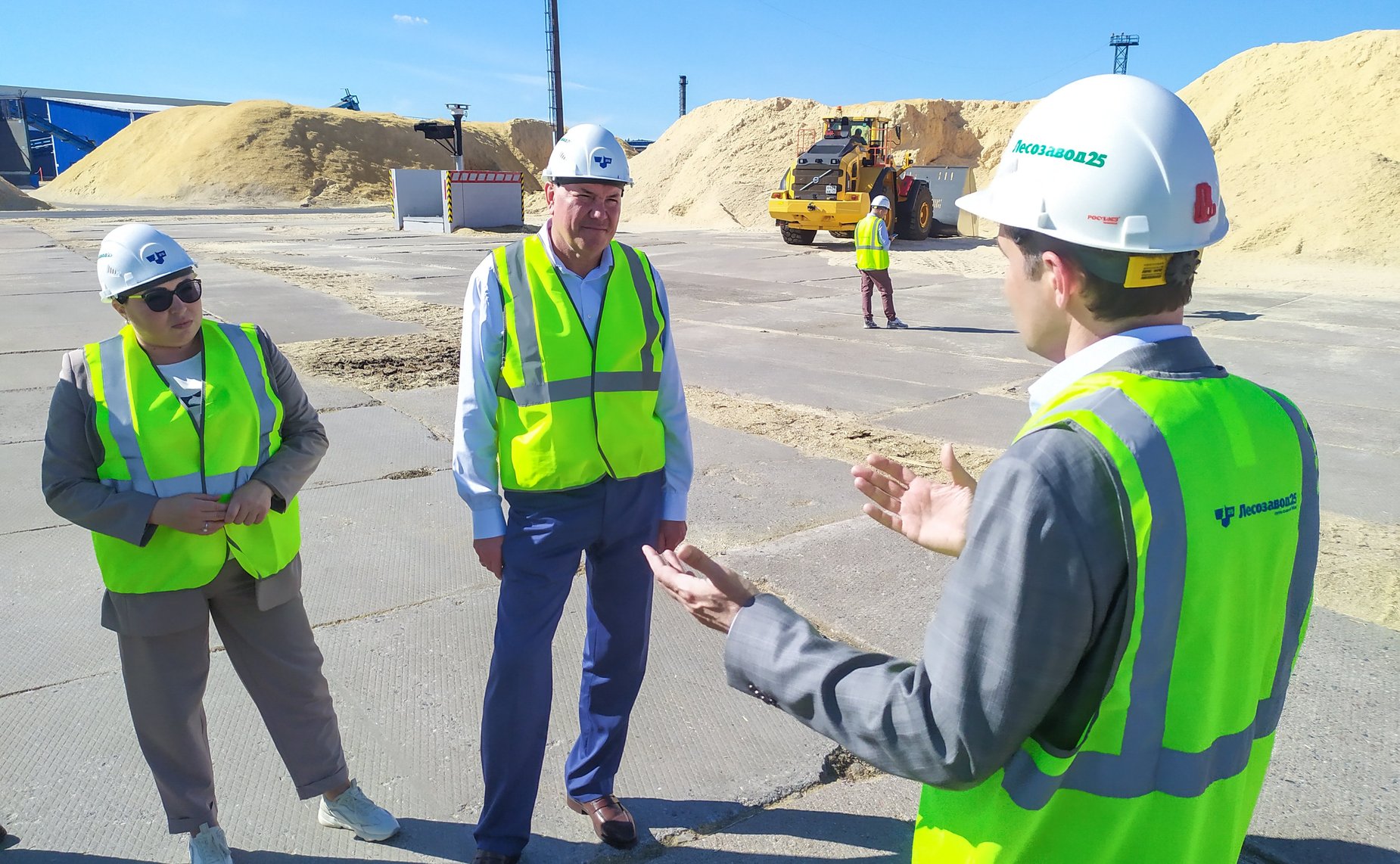 В рамках работы Совета по вопросам развития лесного комплекса сенаторы посетили ряд производственных объектов на территории Архангельской области