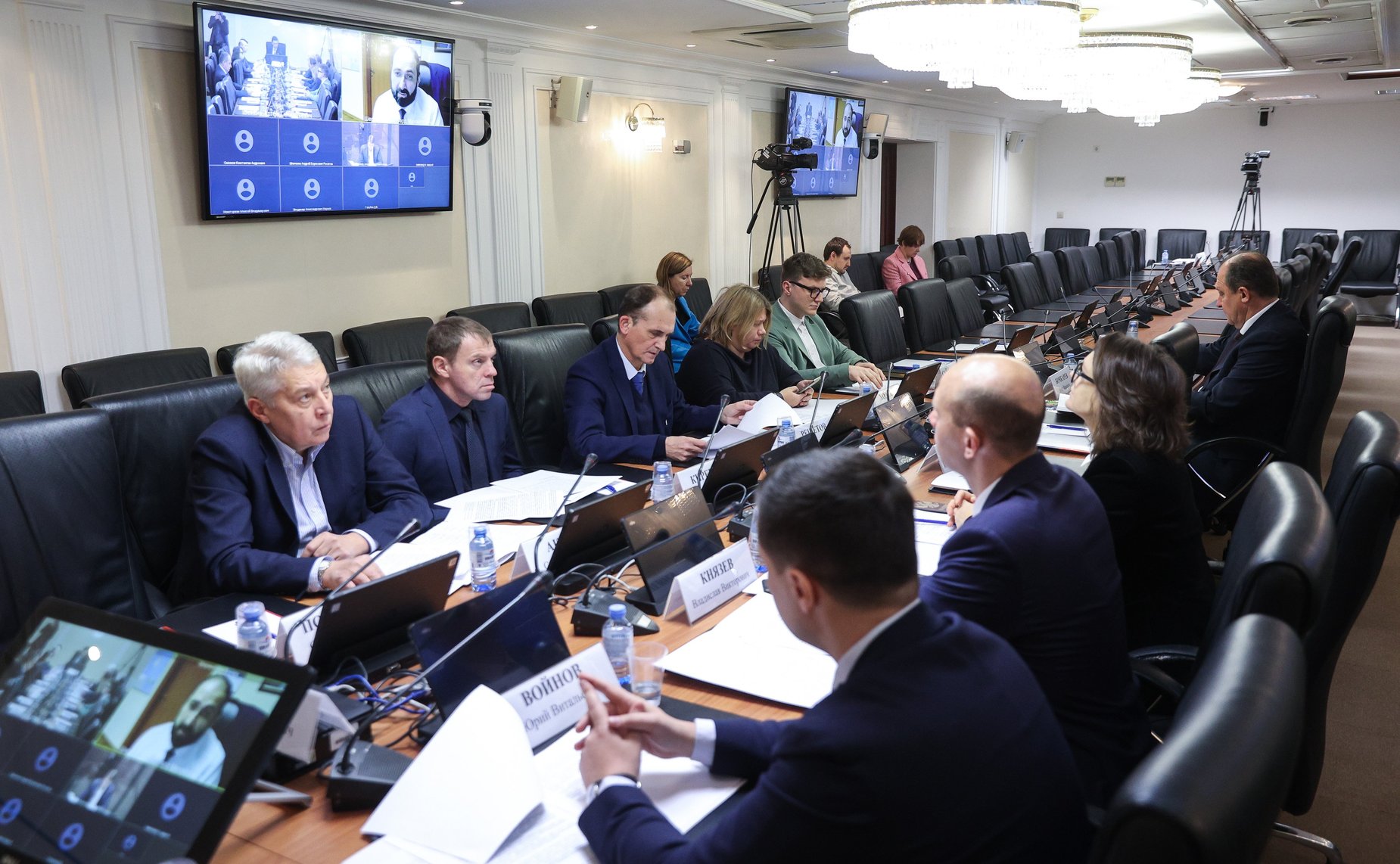 Круглый стол «Правовые аспекты обеспечения снижения зависимости от иностранных технологий и программного обеспечения. Развитие российского производства электронных компонентов, в том числе микрочипов»