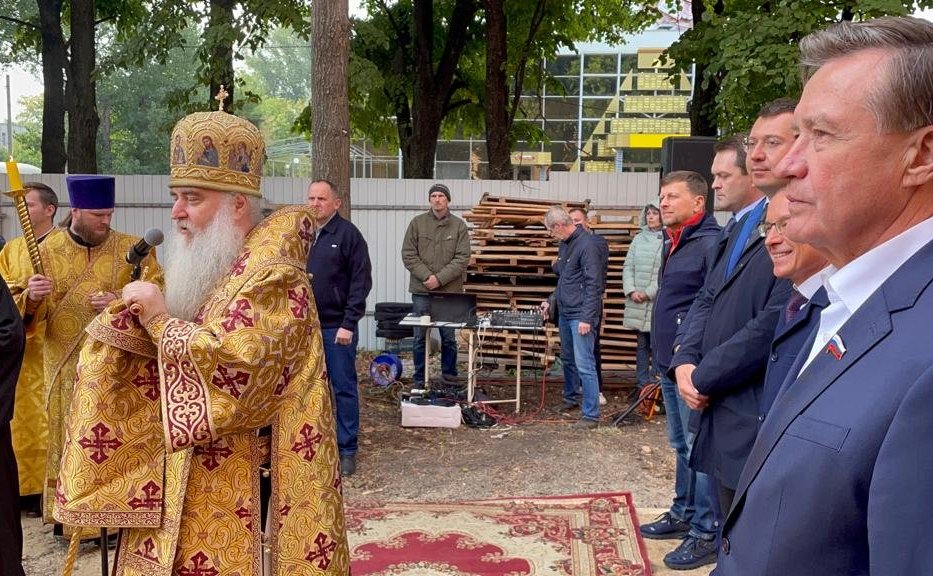 Сергей Рябухин также принял участие в Божественной литургии в храме во имя святого благоверного великого князя Александра Невского города Ульяновска