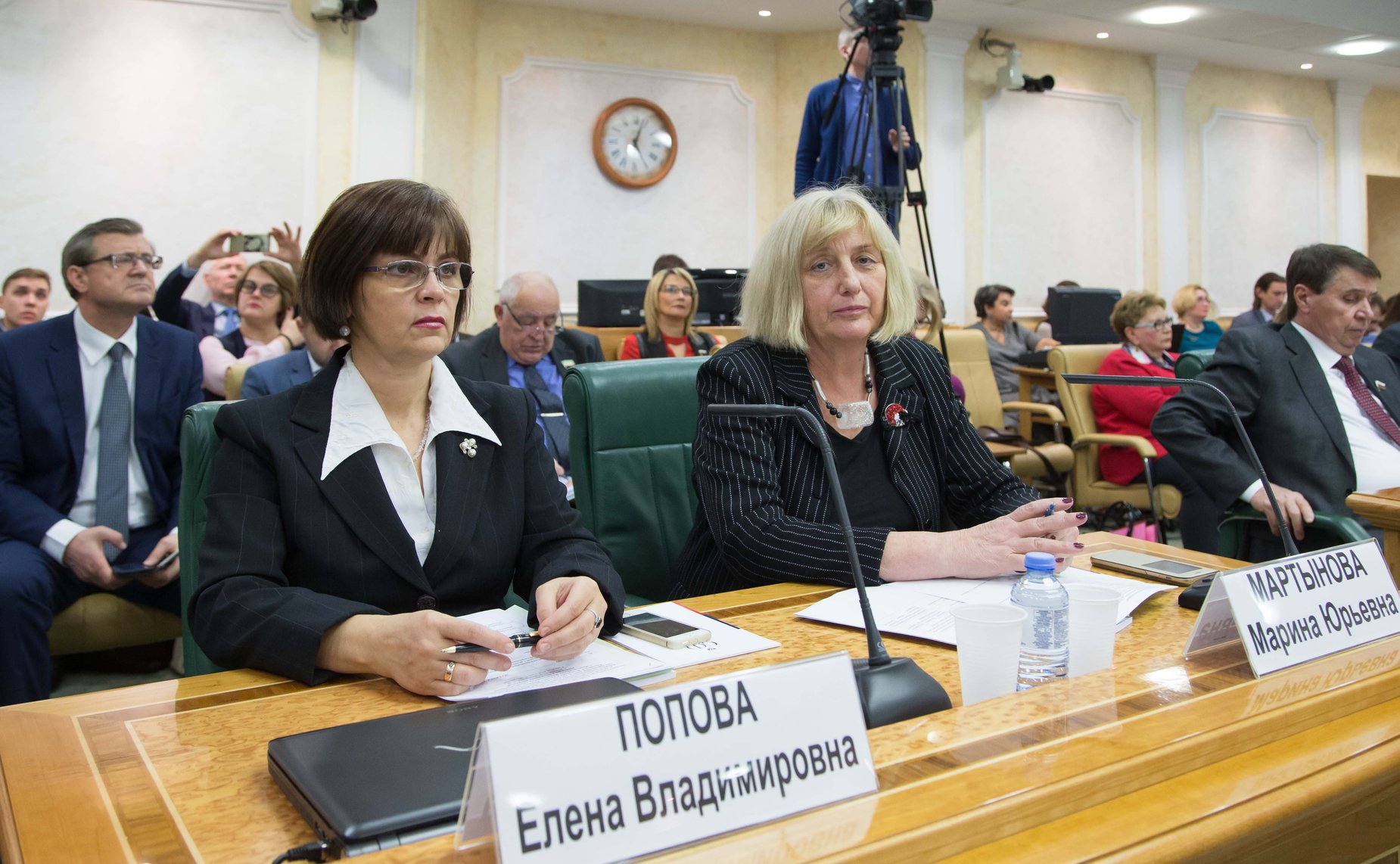 Елена Попова