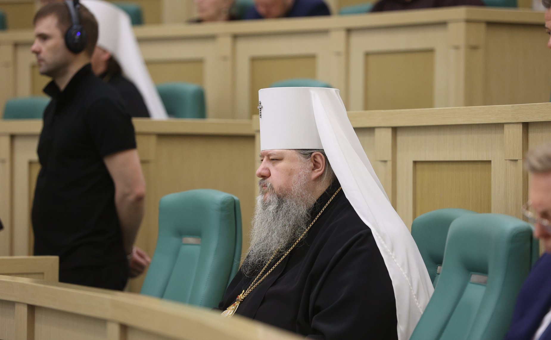 Пленарное заседание Х Парламентских встреч в рамках ХХХ Международных образовательных чтений «К 350-летию со дня рождения Петра I: секулярный мир и религиозность»