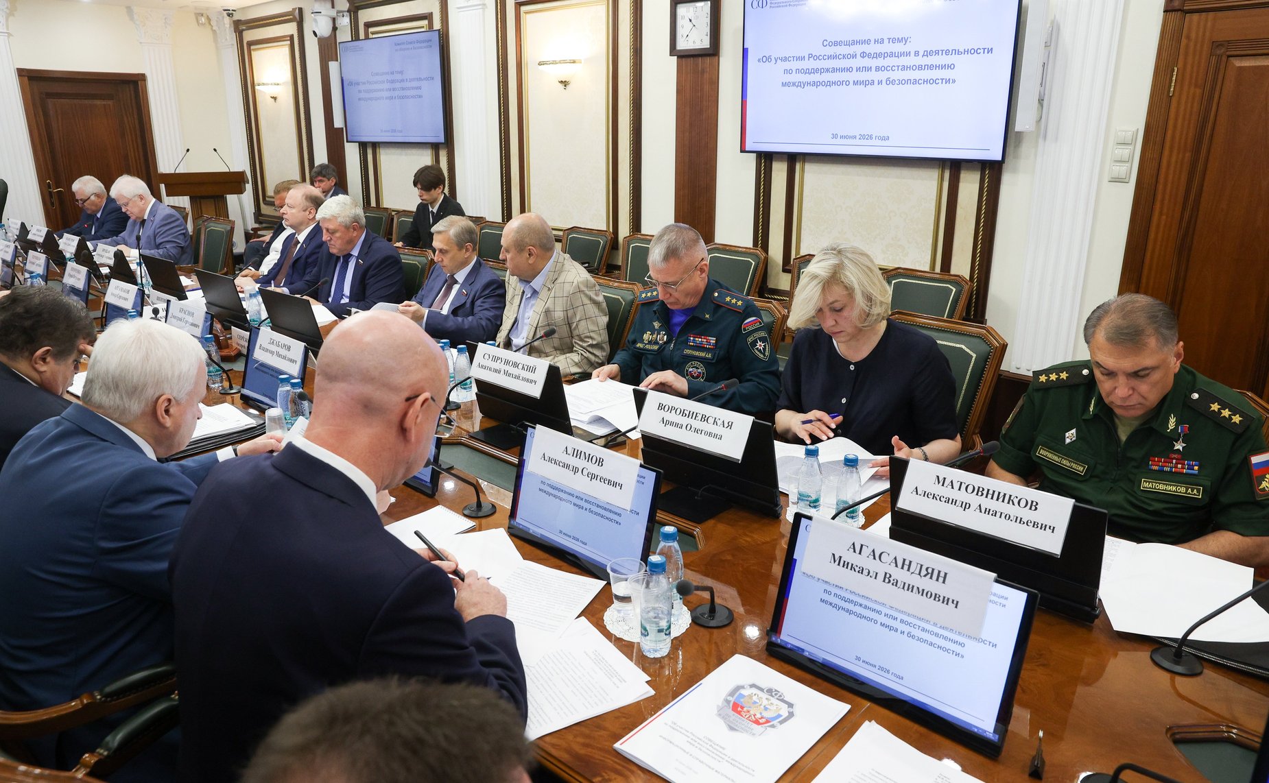 Совещание Комитета Совета Федерации по обороне и безопасности «Об участии Российской Федерации в деятельности по поддержанию или восстановлению международного мира и безопасности»