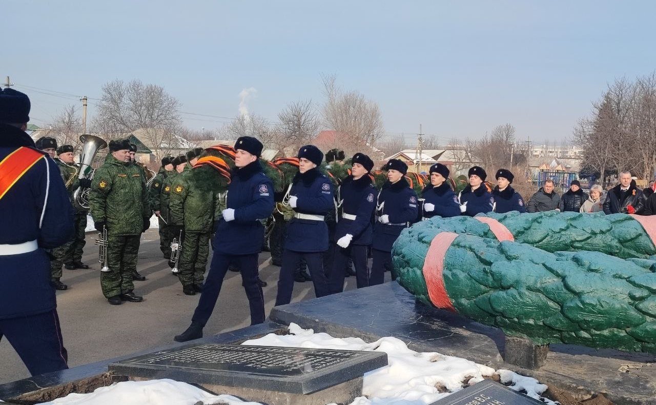 Ольга Бас приняла участие в церемонии возложения Гирлянды Славы в ЛНР