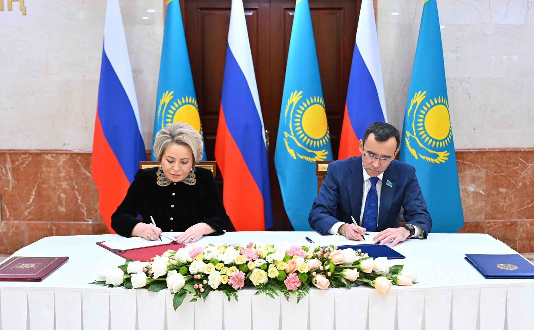 Церемония подписания Плана практических мероприятий («дорожной карты») по развитию межпарламентского сотрудничества между Сенатом Парламента Республики Казахстан и Советом Федерации на 2025–2027 гг