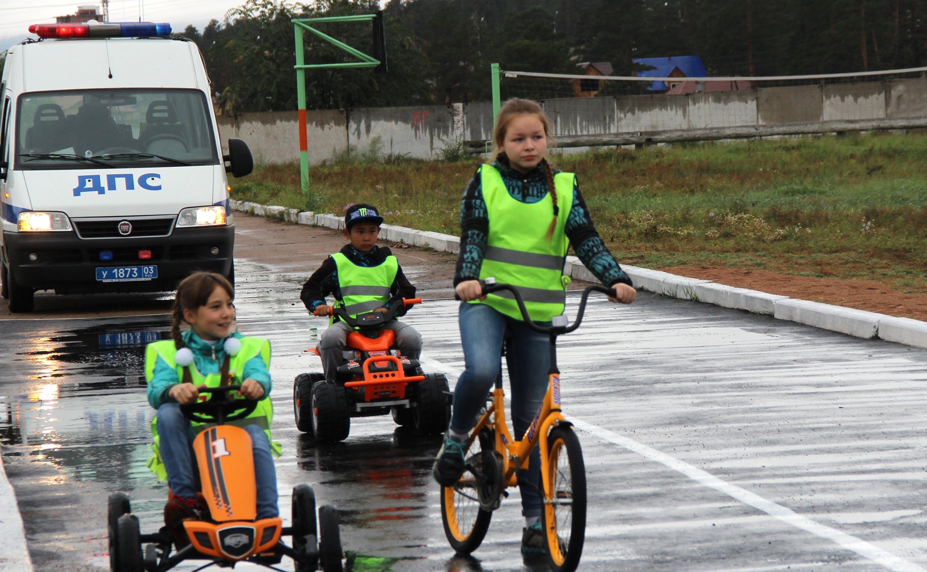 Юные помощники