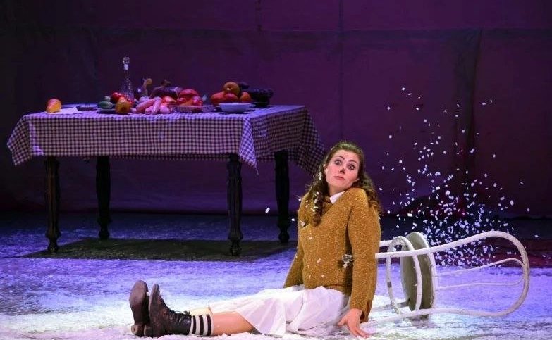 Екатерина Алтабаева посетила спектакль Севастопольского театра юного зрителя «Каштанка» и поздравила коллектив театра с 35-летним юбилеем