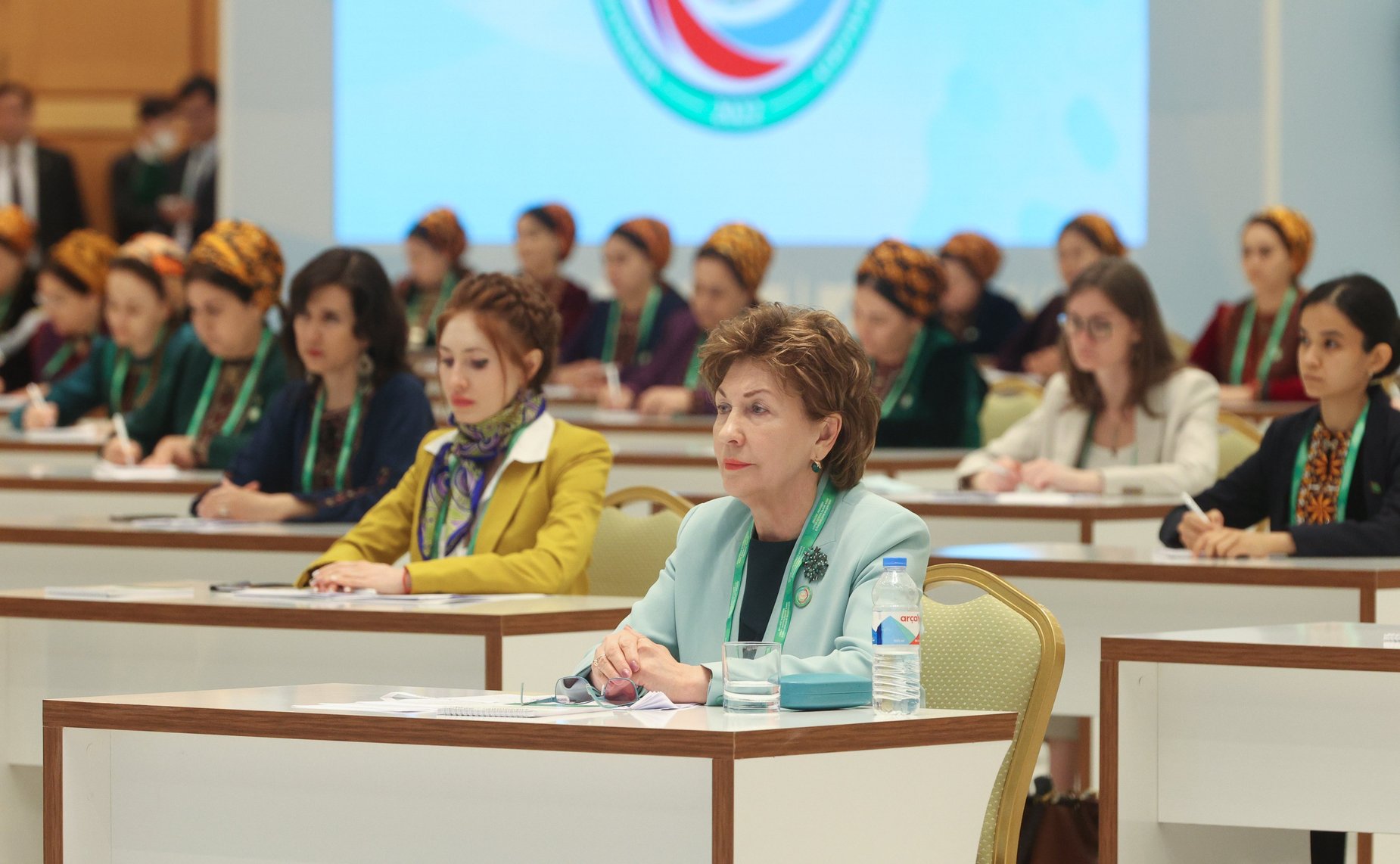 Пленарное заседание первого Диалога женщин стран Центральной Азии и России